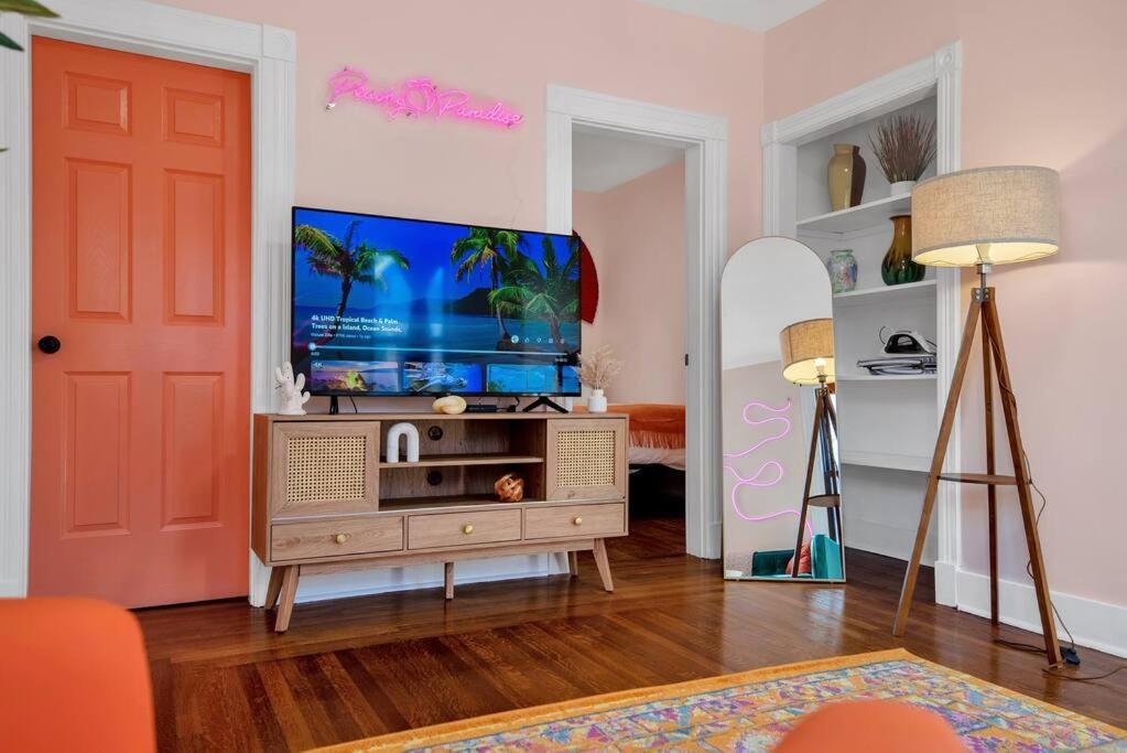 Peachy Paradise In East Rock Near Dt/Yale Ню Хейвън Екстериор снимка