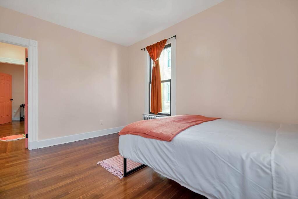 Peachy Paradise In East Rock Near Dt/Yale Ню Хейвън Екстериор снимка