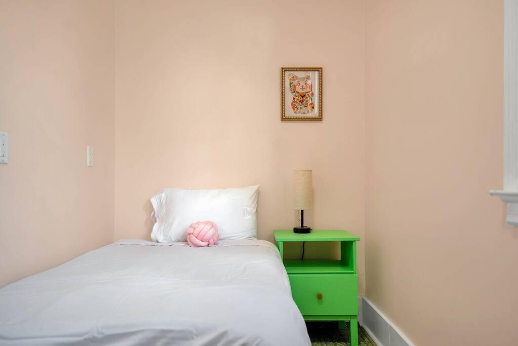 Peachy Paradise In East Rock Near Dt/Yale Ню Хейвън Екстериор снимка