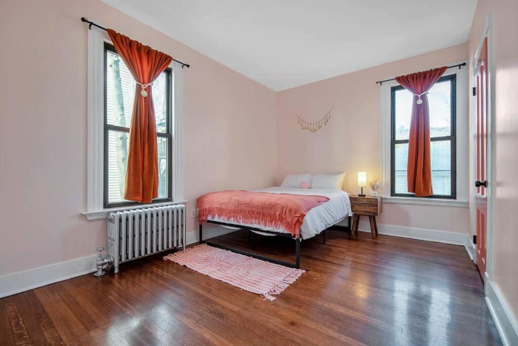 Peachy Paradise In East Rock Near Dt/Yale Ню Хейвън Екстериор снимка